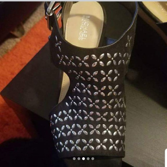 Michael Kors 7.5 shoes - Picture 3 of 4